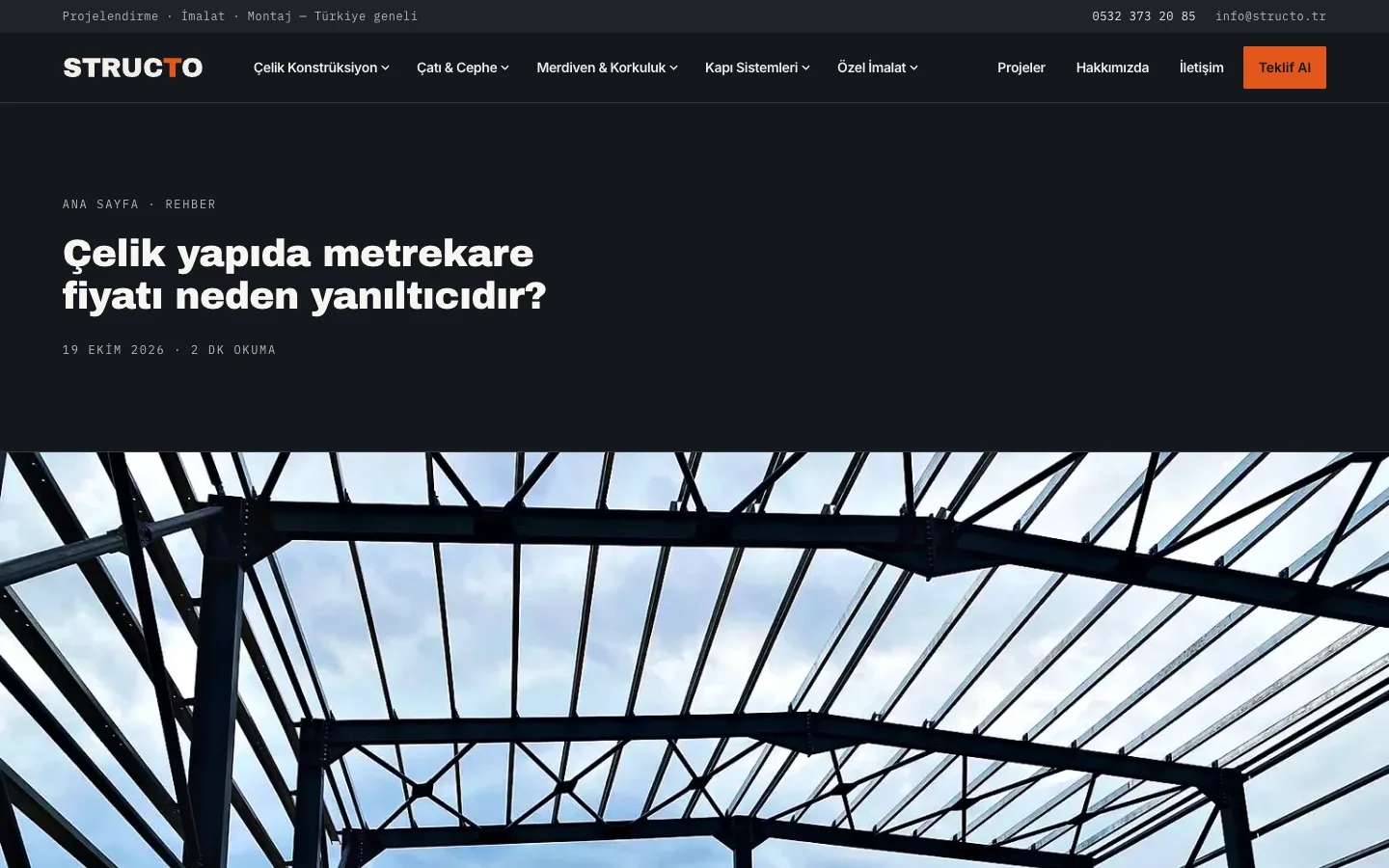 Structo rehber yazısı: 'Çelik yapıda metrekare fiyatı neden yanıltıcıdır?' başlığı ve çelik çatı fotoğrafı